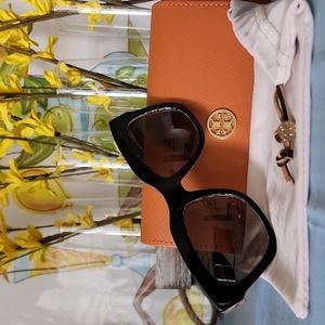 Tory Burch 🌞 sunglasses 👓